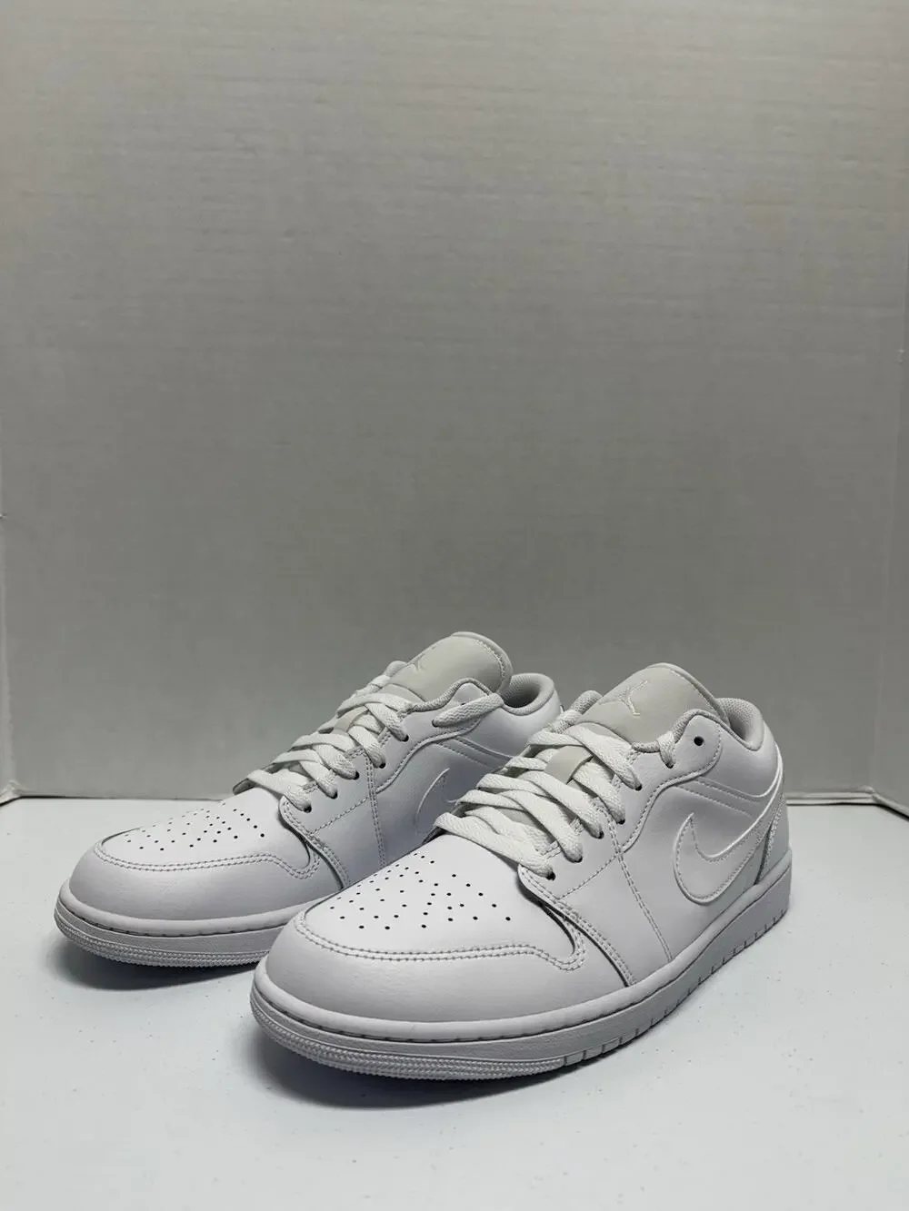 Air Jordan 1 Low Triple White 553558 136 Size 14 Men Leather Shoe White Party